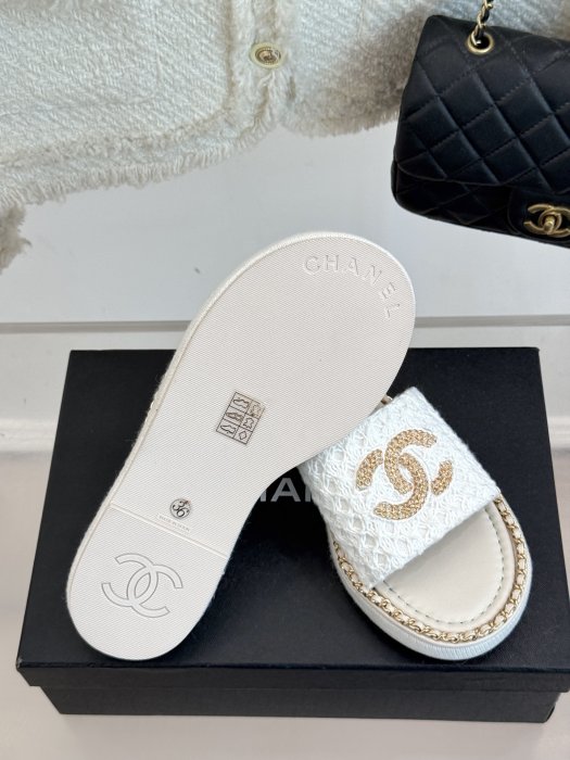 Шлепанцы женские фото 9