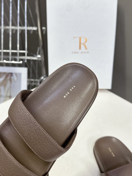 Шлепанцы фото 9