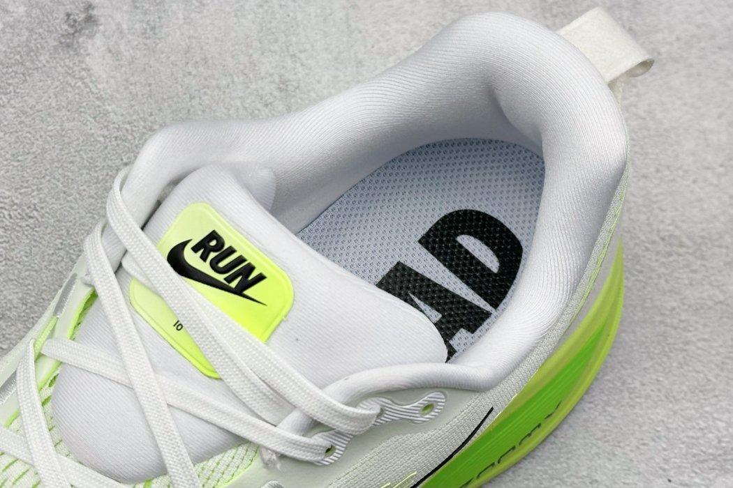 Кроссовки Nike Air Zoom Vomero 18 - размер 44 фото 4