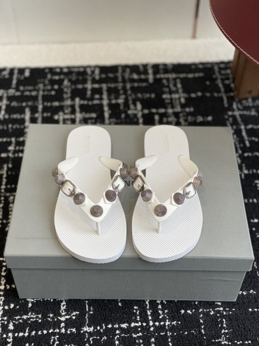 Шлепанцы женские