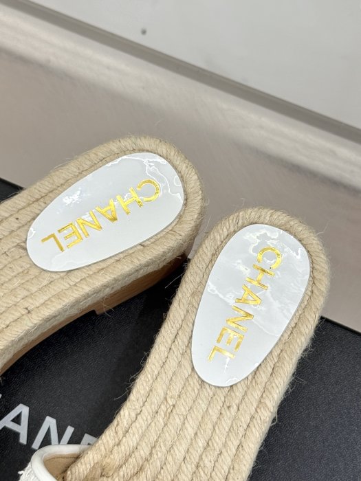 Шлепанцы женские фото 8