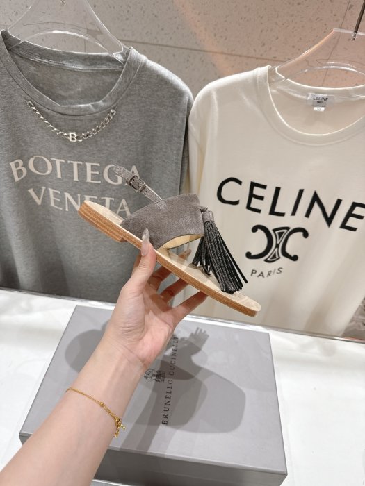 Сандалии женские фото 5