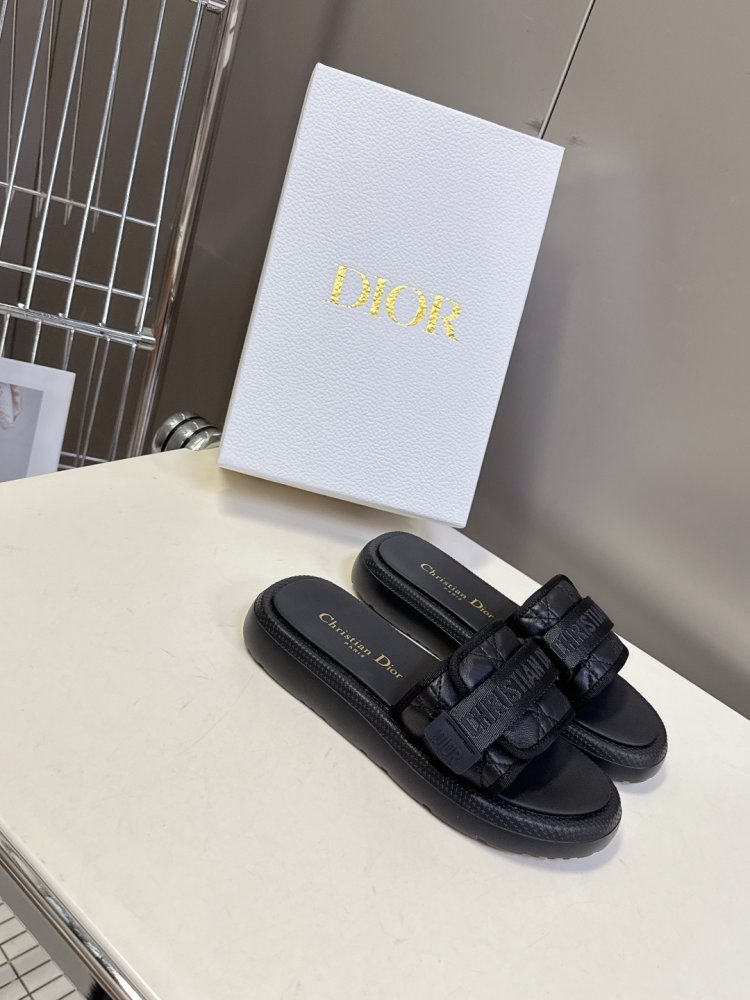 Шлепанцы женские фото 2