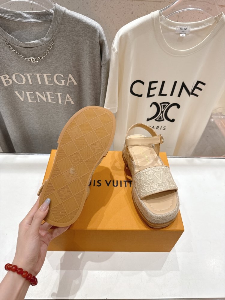 Сандалии женские фото 9