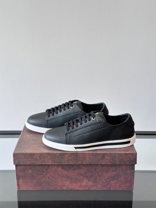 Кросівки фото 3