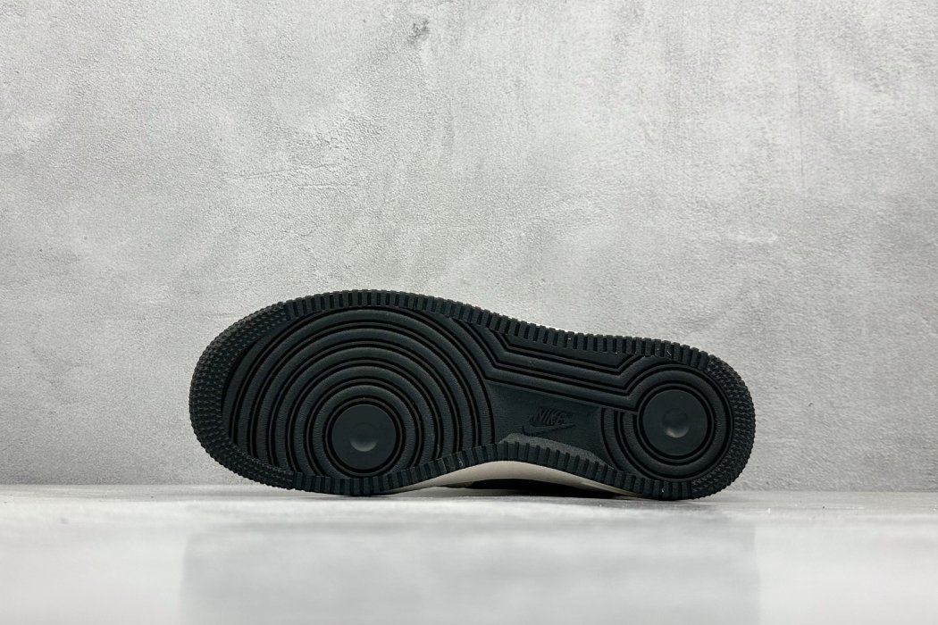 Sneakers Nike Air Force 1 Low 07 x Supreme фото 4