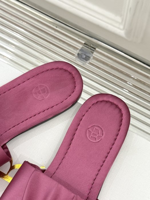 Шлепанцы фото 8