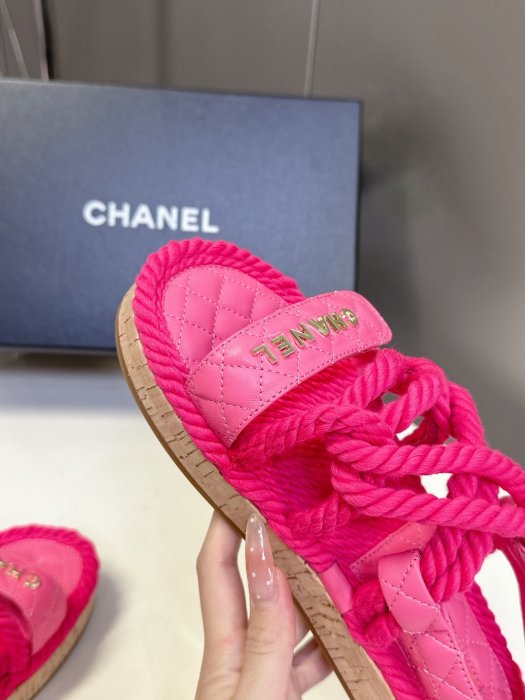 Шлепанцы женские фото 7