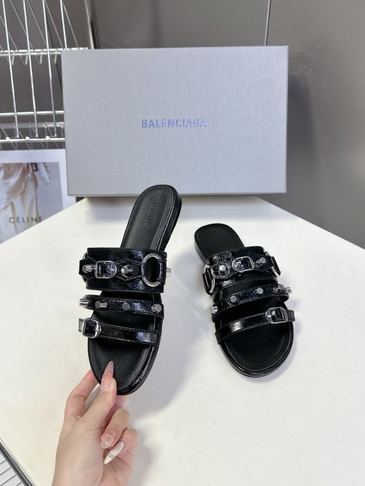 Шльопанці жіночі фото 4