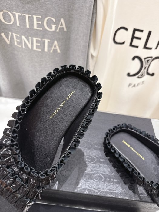 Шлепанцы фото 6