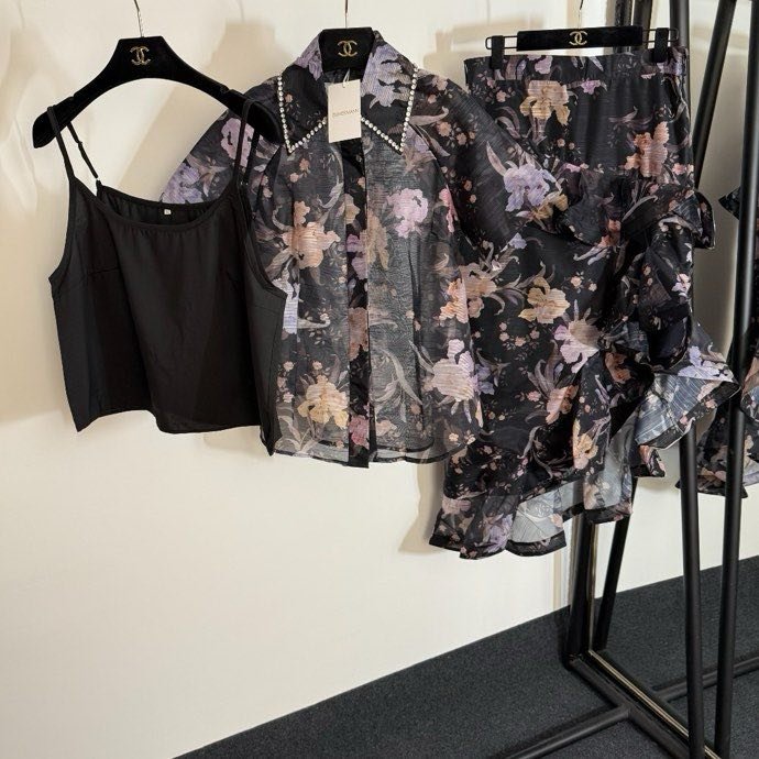 Костюм жіночий