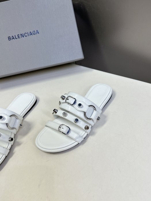 Шлепанцы женские фото 3