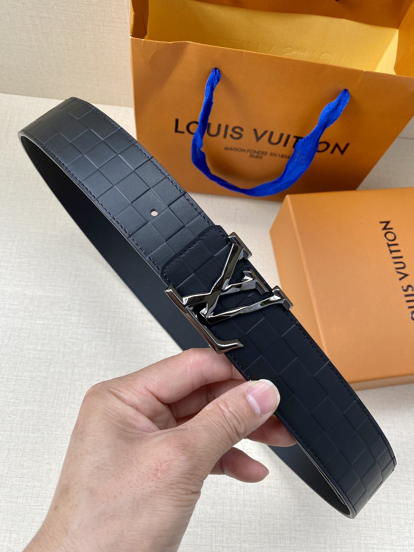 Male belt from buckle LV 4 cm