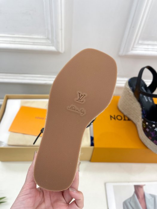 Босоножки фото 9