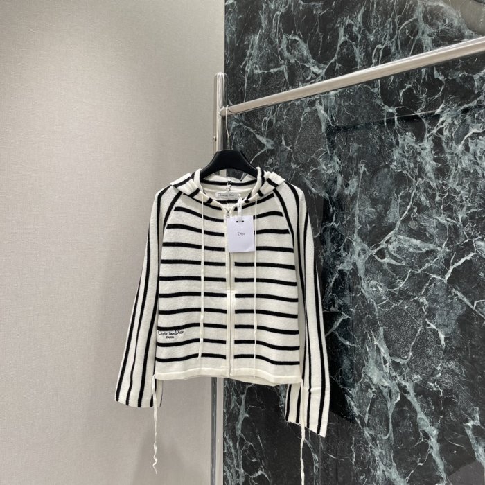 Кофта жіноча