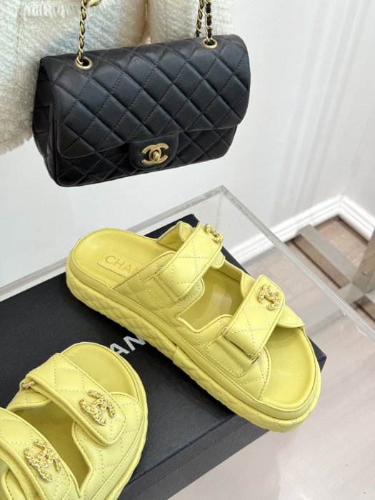 Шлепанцы женские фото 5