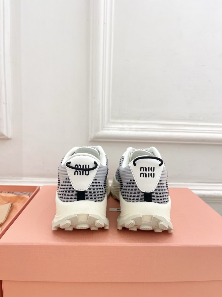 Кроссовки женские фото 8