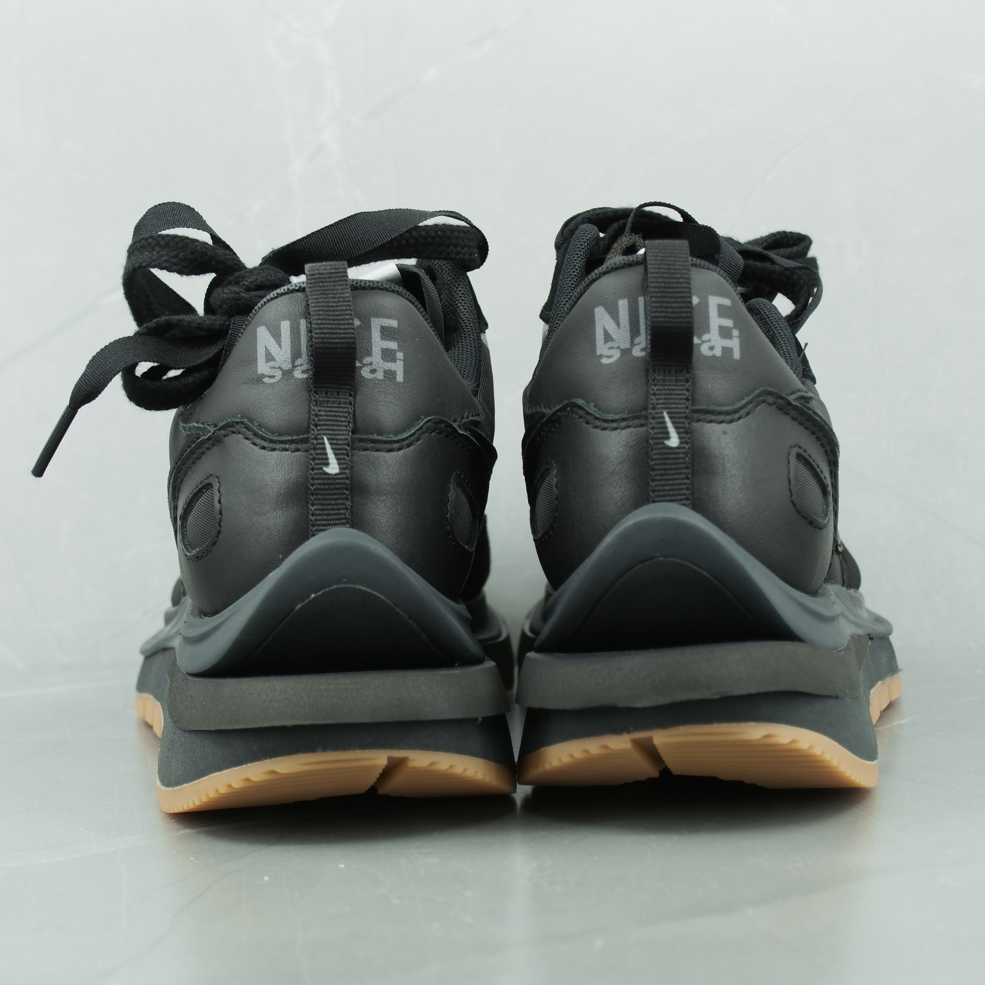 Sneakers Sacai Black and Gum фото 4