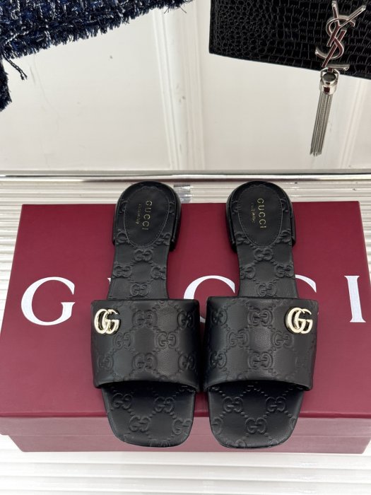 Шлепанцы фото 4