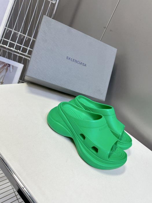 Шлепанцы фото 2