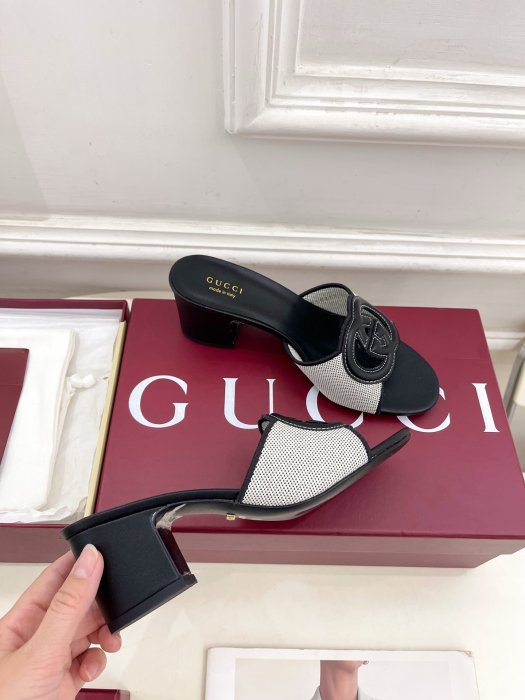 Босоножки фото 4