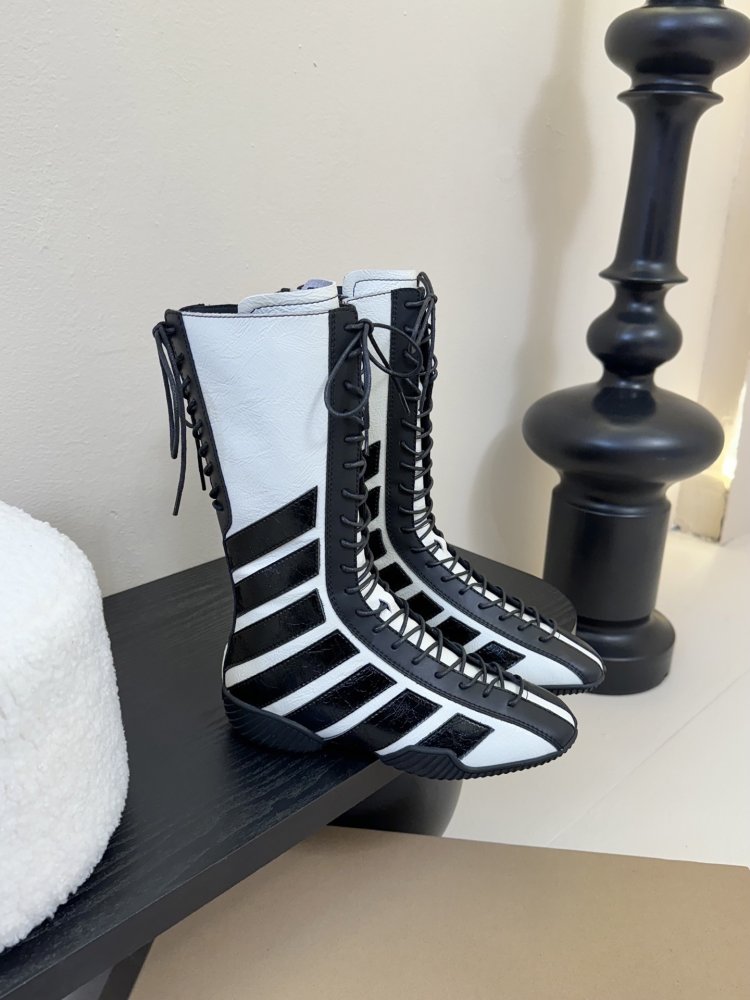 Чоботи жіночі на шнурівці фото 2