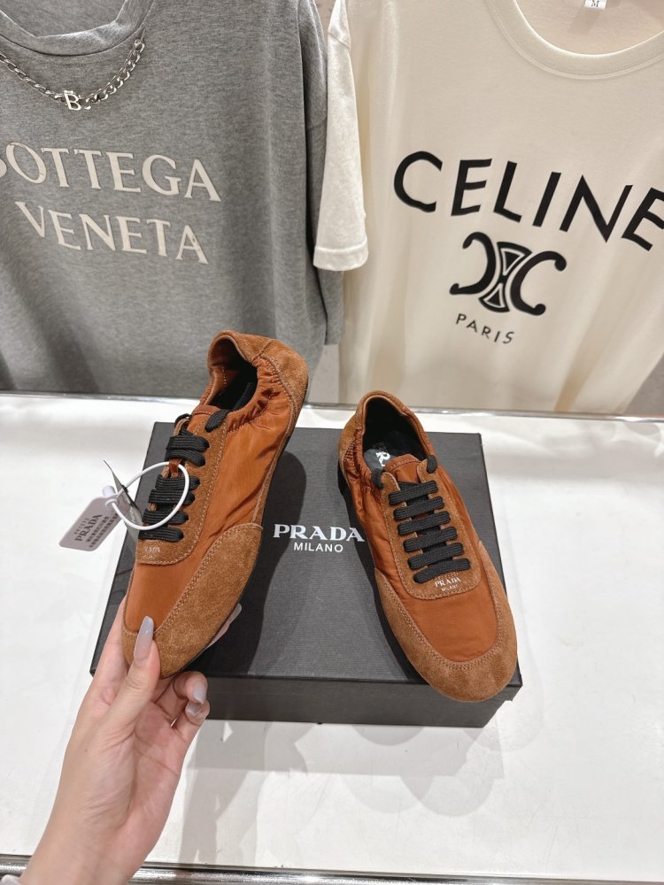 Кроссовки женские фото 3