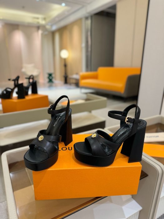 Босоножки фото 6