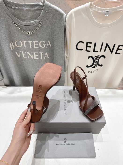 Босоножки фото 9