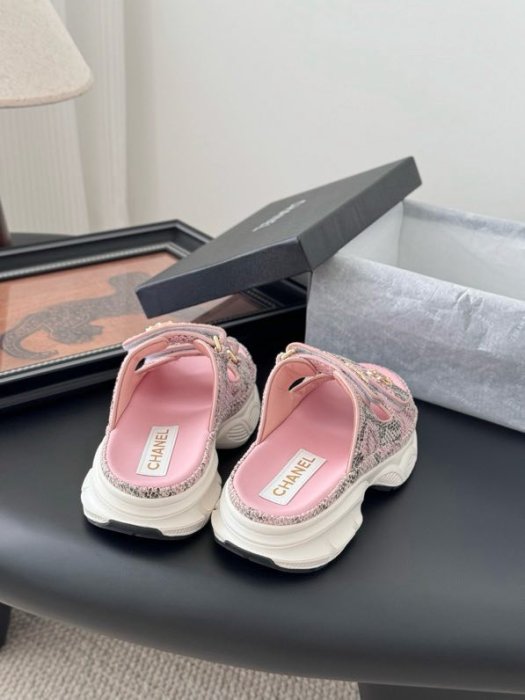 Шлепанцы женские фото 4