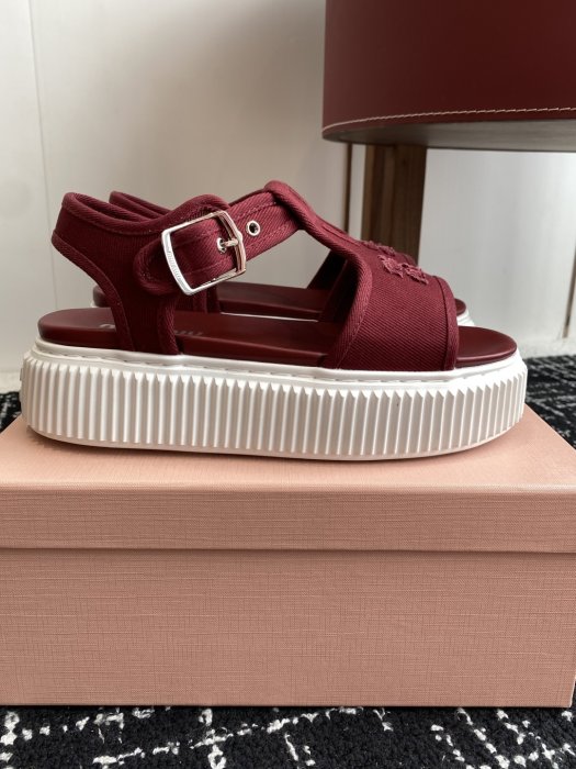 Сандалі жіночі фото 2