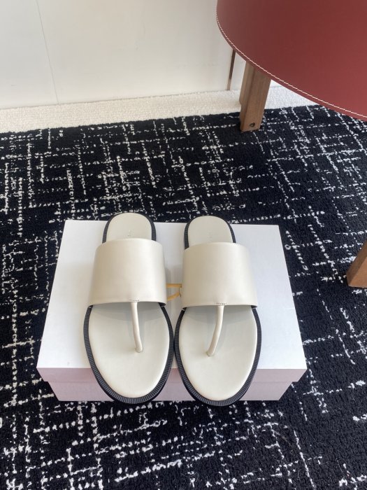 Шлепанцы женские