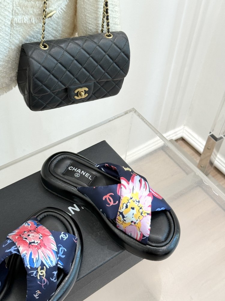 Шльопанці жіночі фото 5