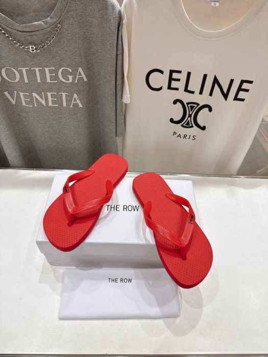 Шлепанцы женские фото 2