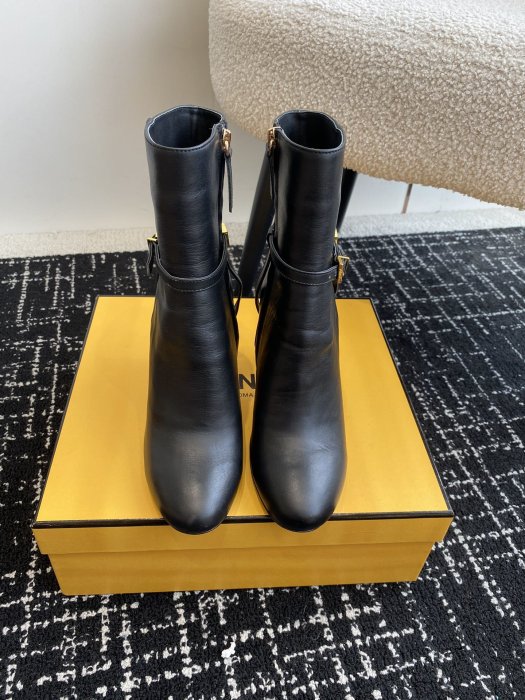 Boots women's