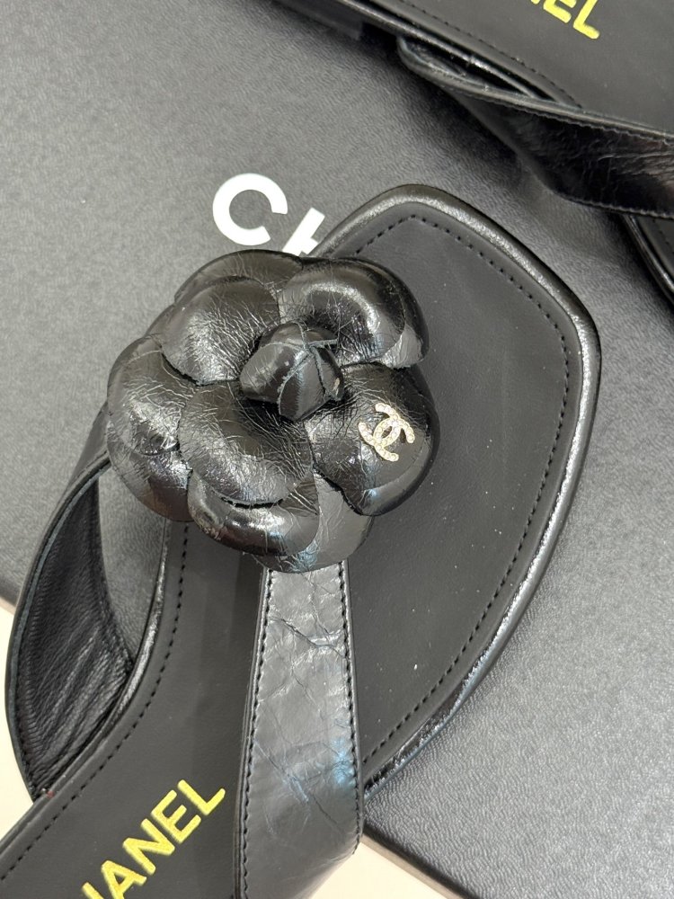 Шлепанцы женские фото 7