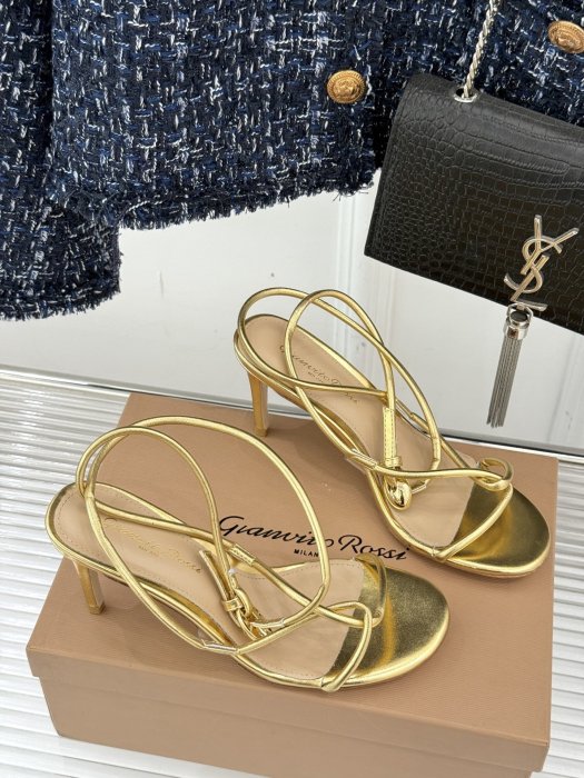 Sandals on stud фото 3