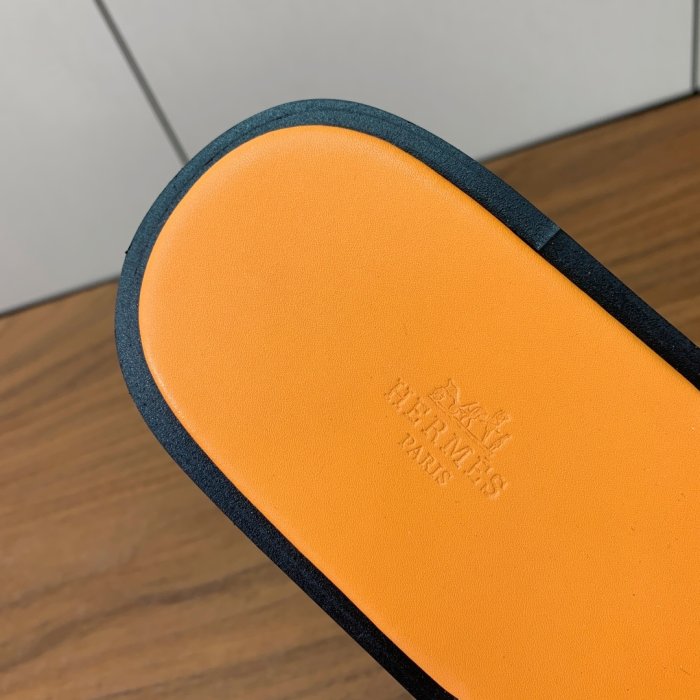 Шлепанцы женские фото 8