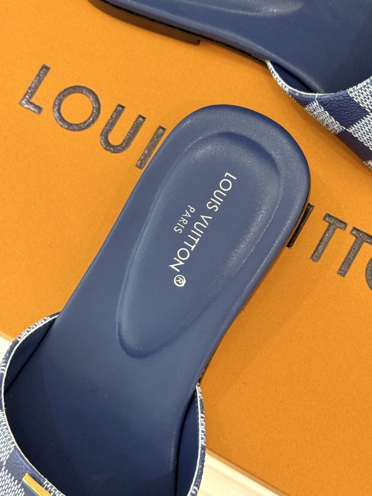 Шлепанцы женские фото 8