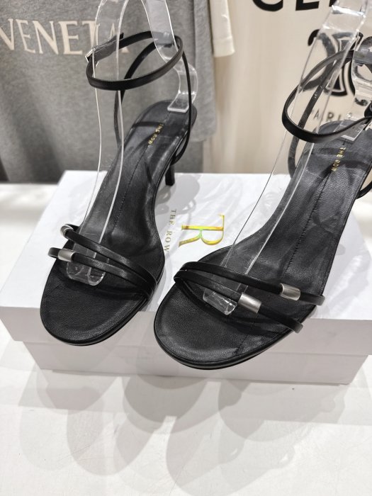 Босоніжки фото 6