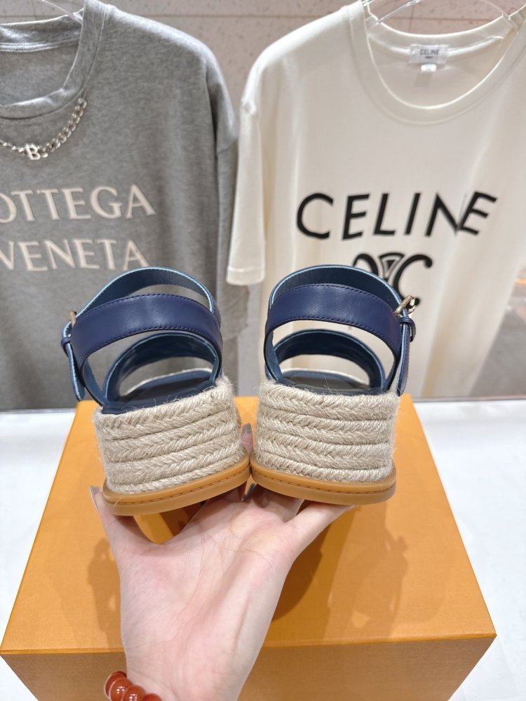 Сандалии женские фото 8