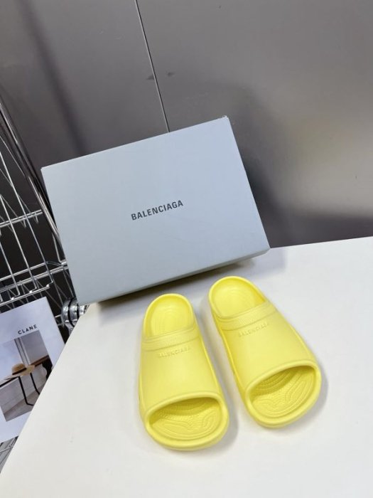 Шлепанцы женские фото 2