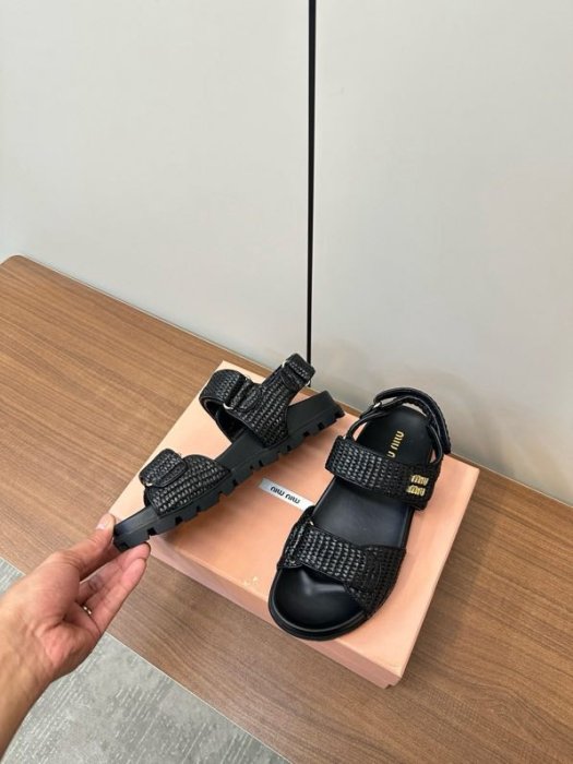 Сандалі жіночі фото 8