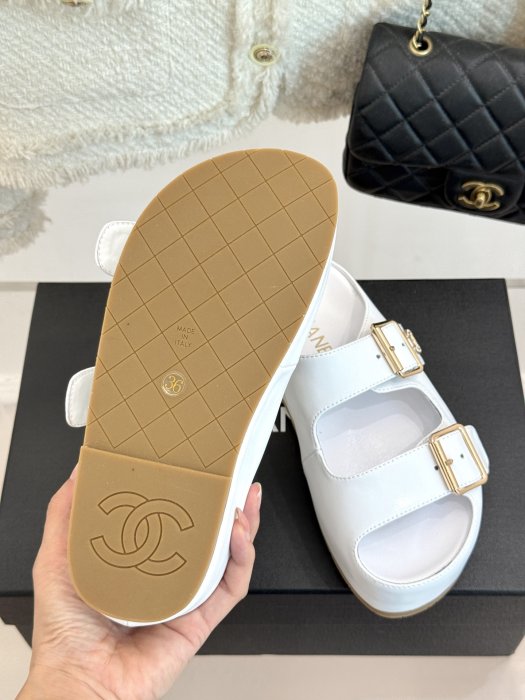 Шлепанцы женские фото 9