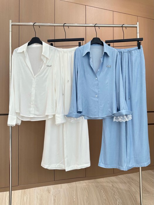 Костюм женский