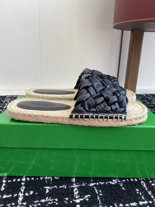 Шлепанцы женские фото 2