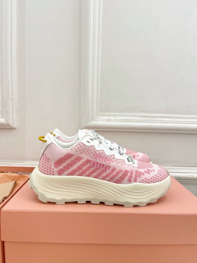 Кросівки жіночі фото 2