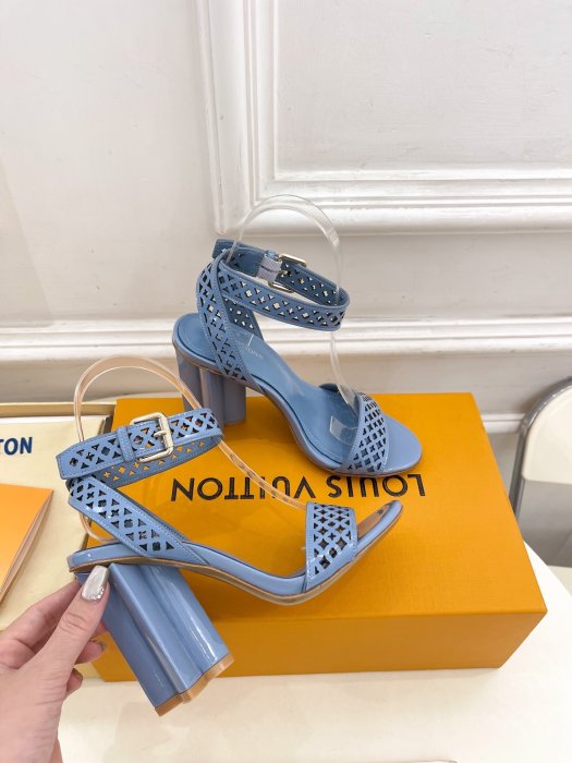 Босоножки фото 4