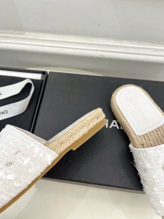 Шлепанцы женские фото 8