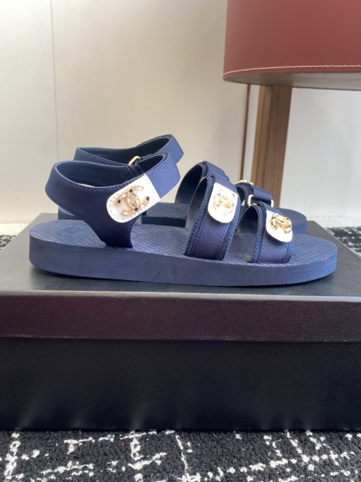 Шлепанцы женские фото 2